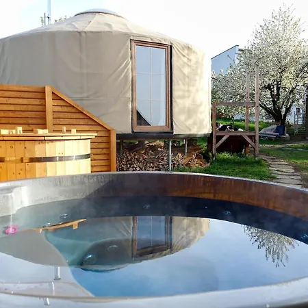 Romanticka Jurta S Wellness Pohoda Relax Mlada Boleslav Exterior photo